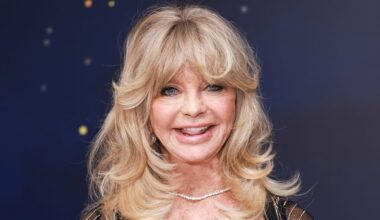 At 80, Goldie Hawn swears by this simple 2 minute exercise
