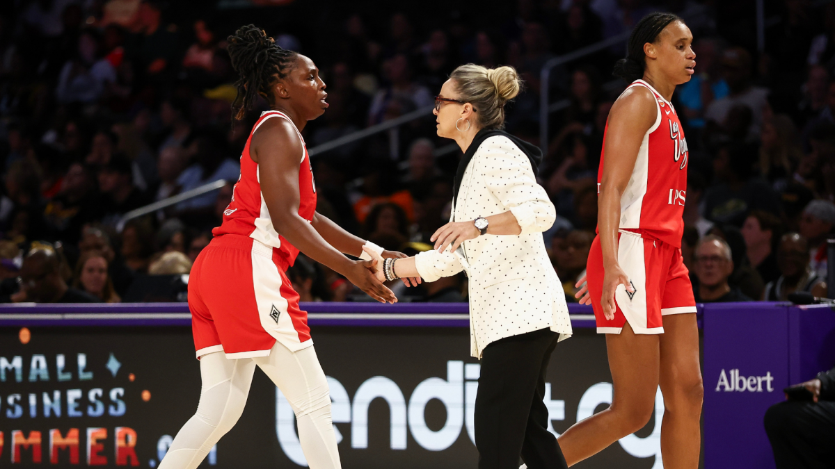 Chelsea Gray becomes Aces' all-time assists leader, passing Becky Hammon