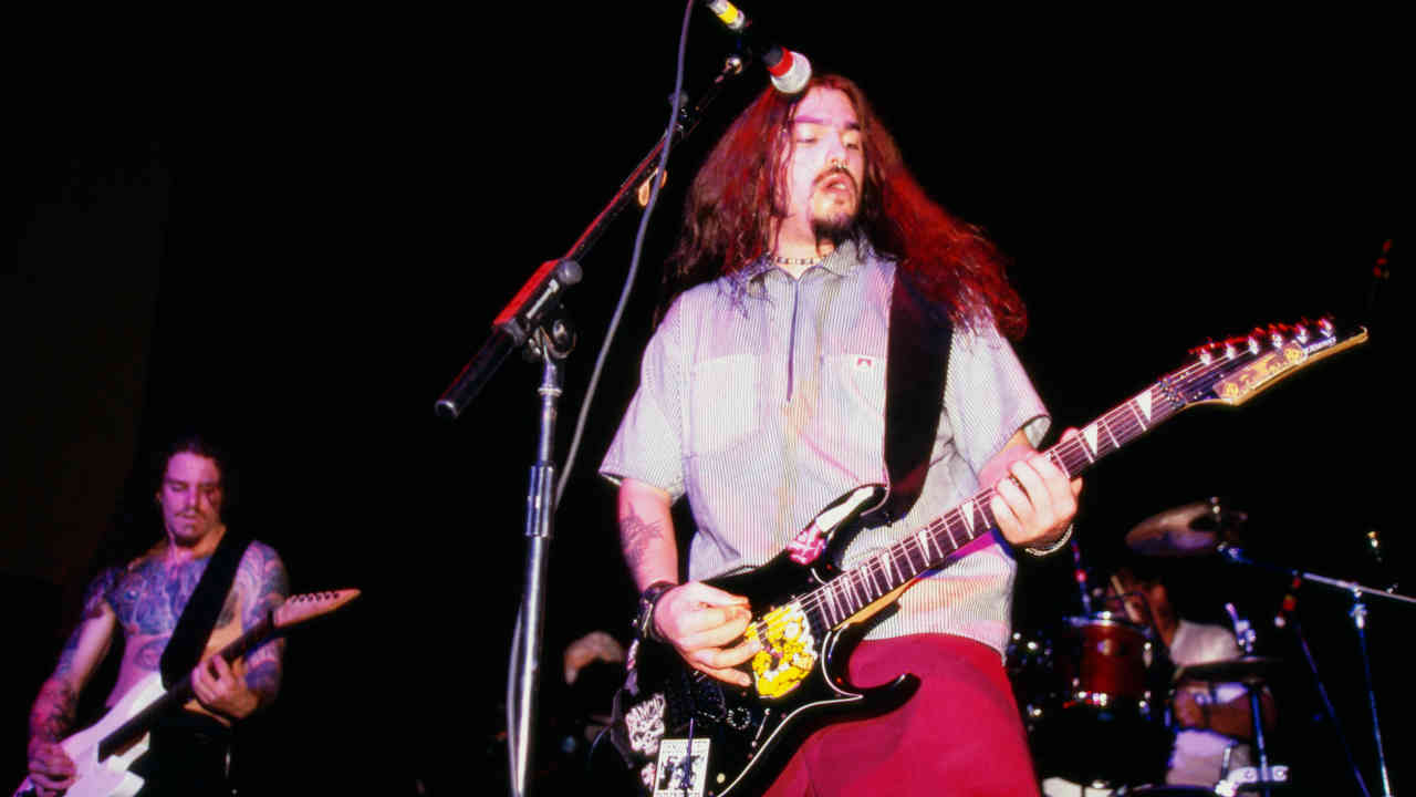 Machine Head&rsquo;s Robb Flynn playing live onstage in 1994