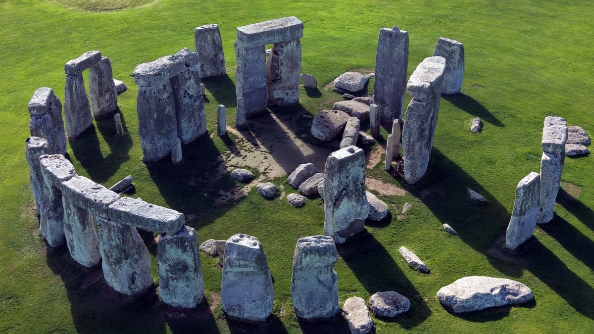 Stonehenge's Altar Stone Mystery Points to an Epic Human Journey : ScienceAlert