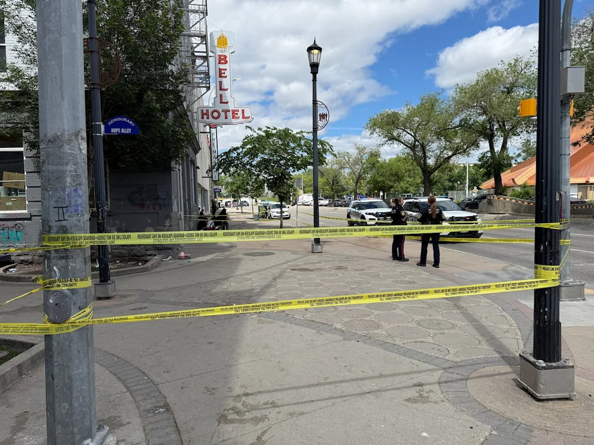Man dead after unprovoked stabbing near downtown Winnipeg Thursday