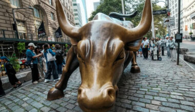 World stocks edge lower as tech selloff drags markets