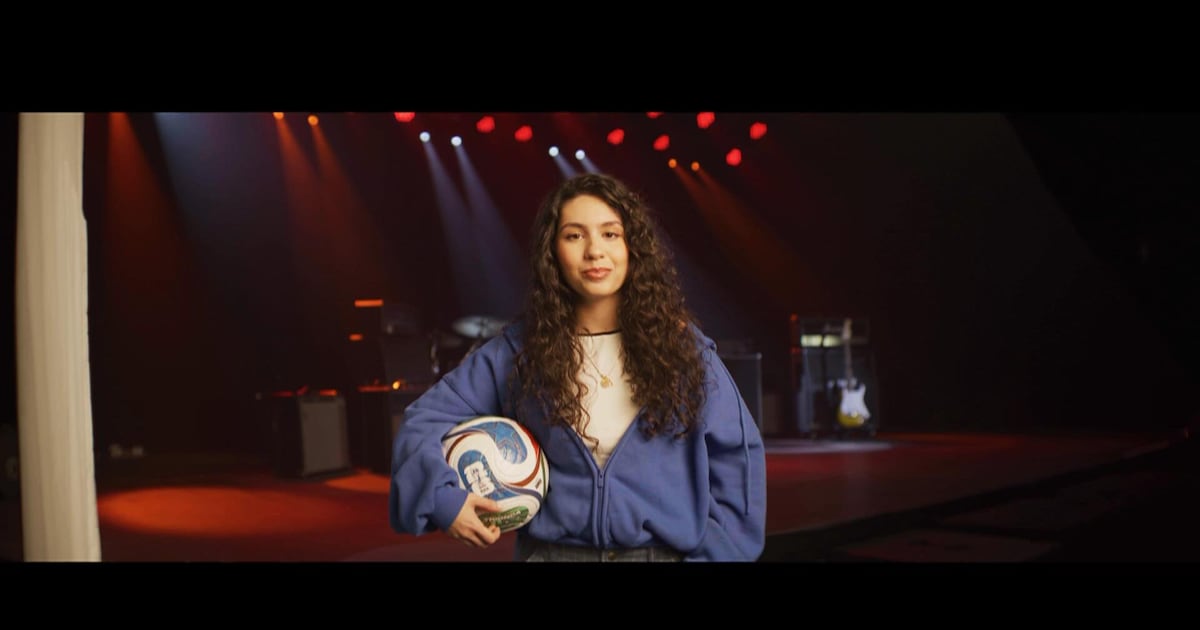 Singer-songwriter Alessia Cara shows her respect for the Canadian men’s soccer team – TSN