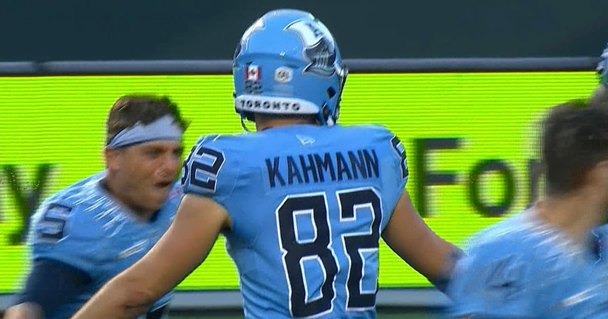 Kahmann scores the buzzer-beater before halftime – TSN