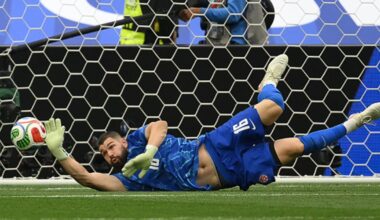 Crepeau parries away the shot to keep the score level – TSN