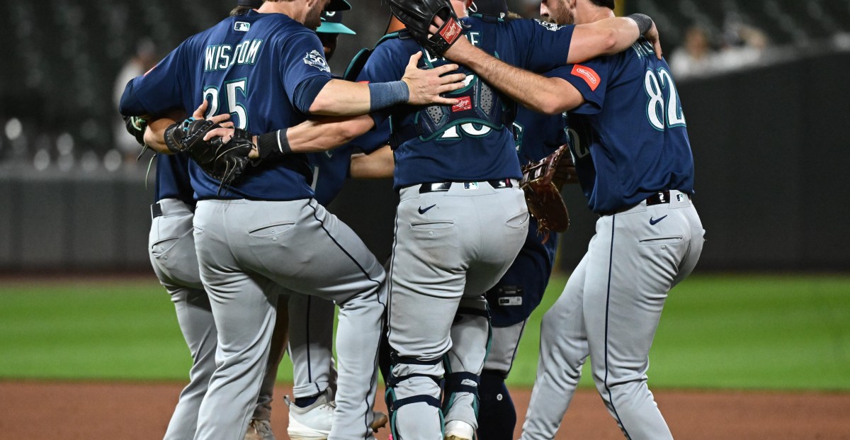 Mariners win wild game in extras 6-5 over Orioles