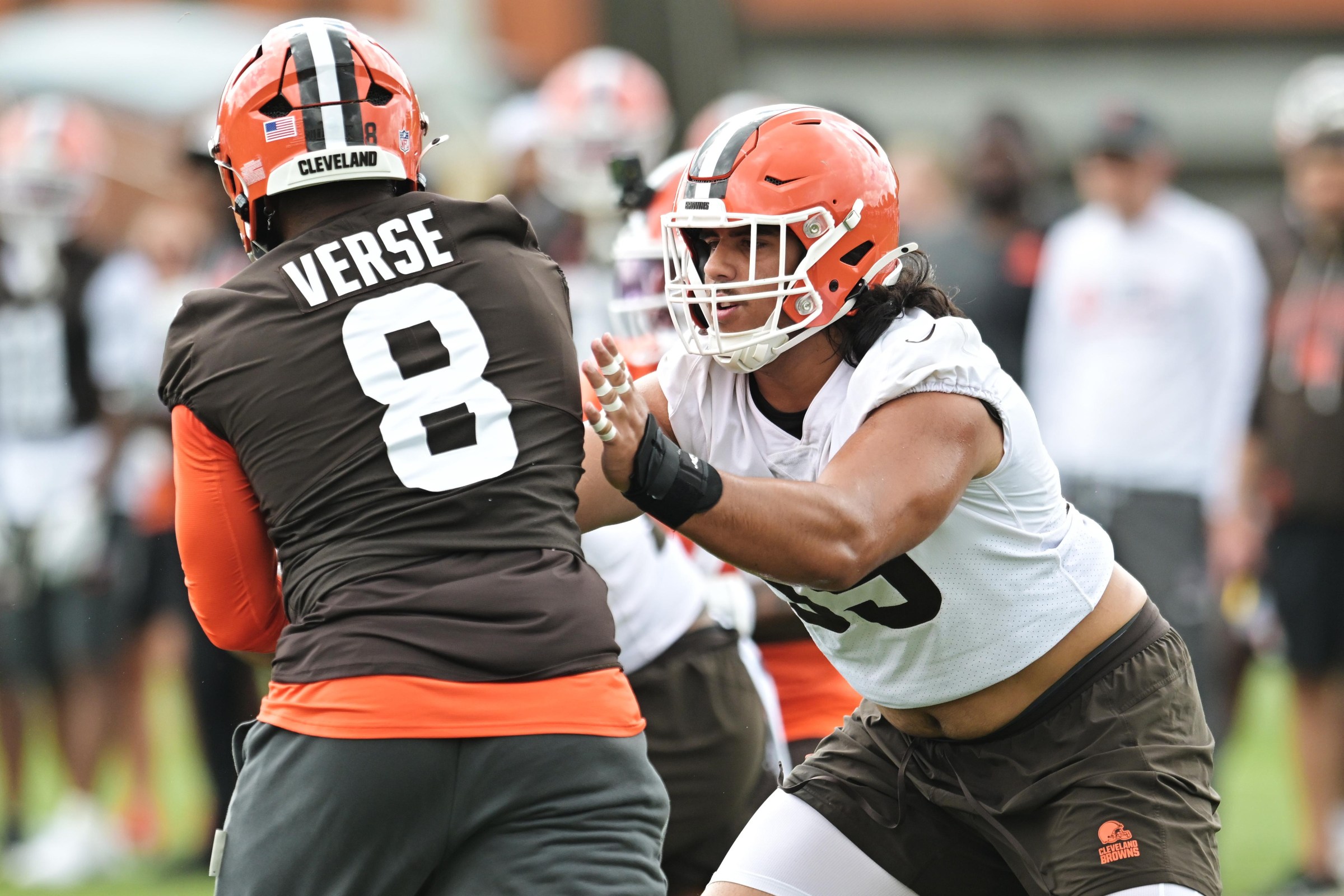 Jun 11, 2026; Berea, OH, USA; Cleveland Browns offensive tackle Spencer Fano (55) blocks defensive end Jared Verse (8) during minicamp at CrossCountry Mortgage Campus. Mandatory Credit: Ken Blaze-Imagn Images