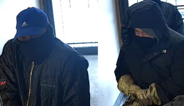 Winnipeg jewellery store asking public for help finding 2 armed robbers