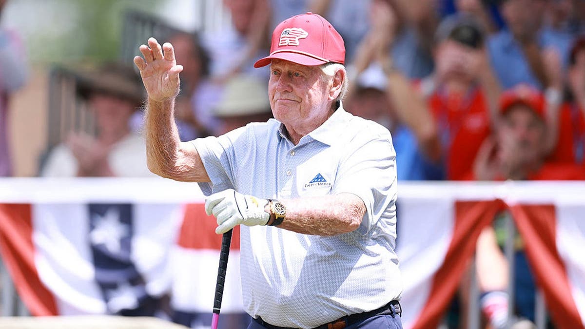 Jack Nicklaus acknowledges the crowd in the Folds of Honor Greats of Golf