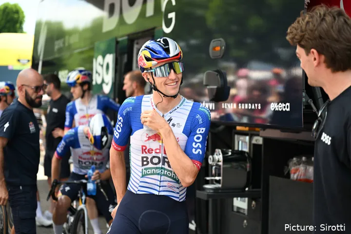 Jai Hindley ahead of stage 19 at the 2026 Giro d'Italia