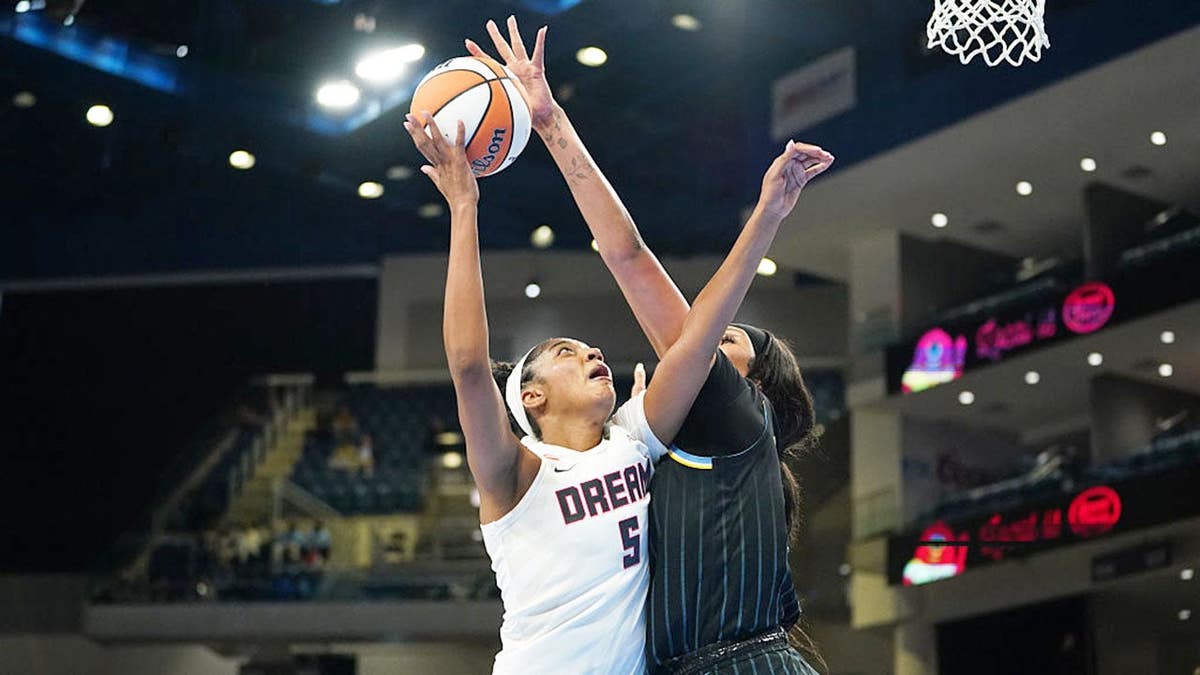 Kamilla Cardoso defending Angel Reese during a basketball game at Wintrust Arena