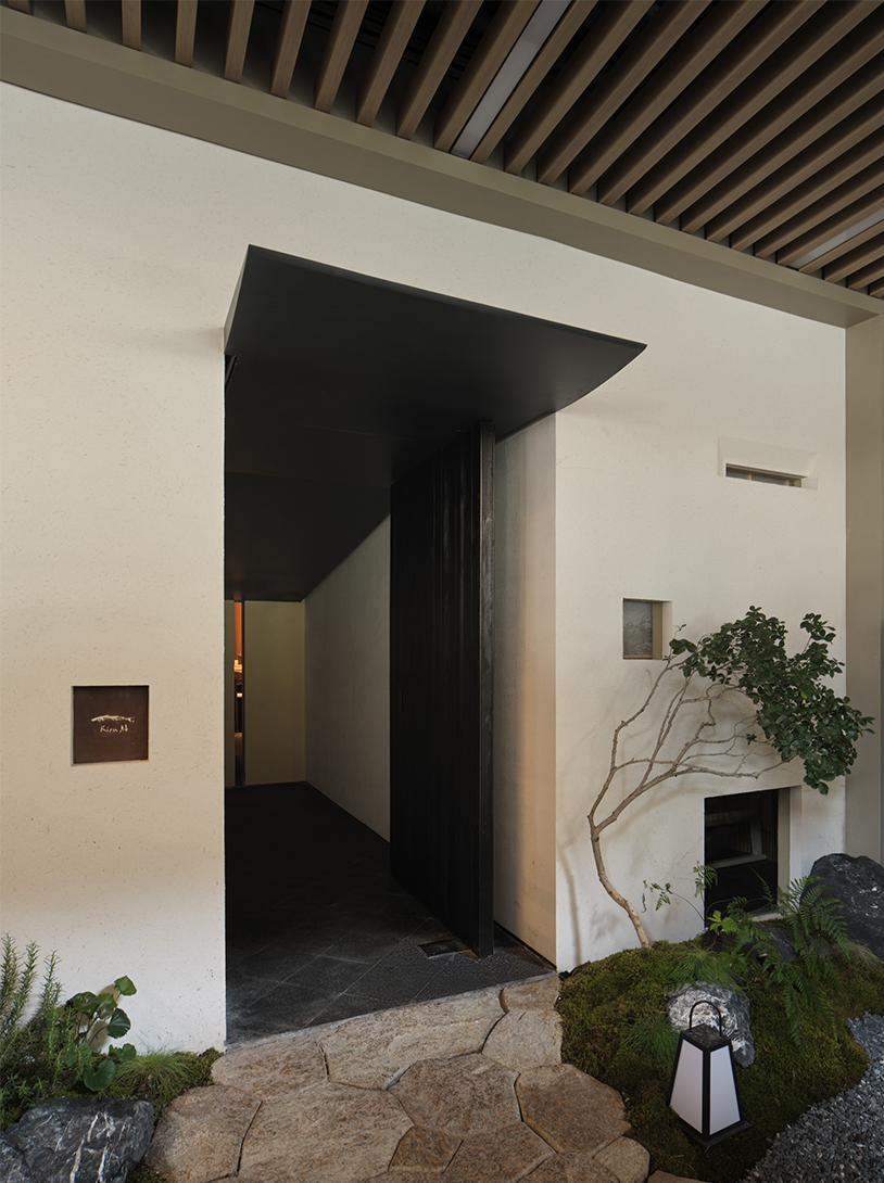 kisu tempura restaurant reconstructs kyoto's architectural language in hangzhou - 3