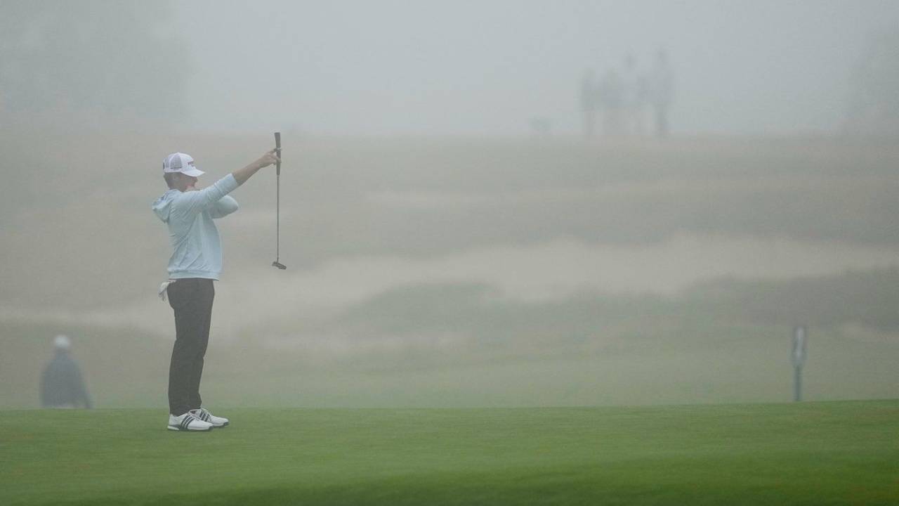 U.S. Open off to slow, foggy start at Shinnecock Hills