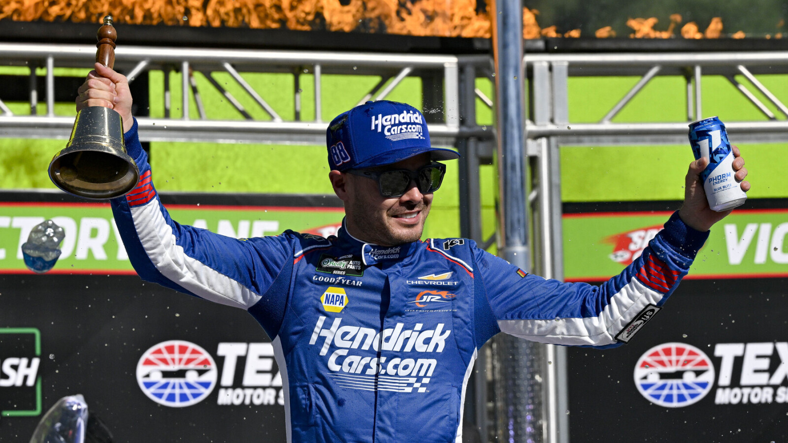 Kyle Larson matches Tony Stewart feat with 'NASCAR '26' cover reveal