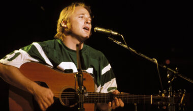 5 Classic Albums That Define Folk Rock