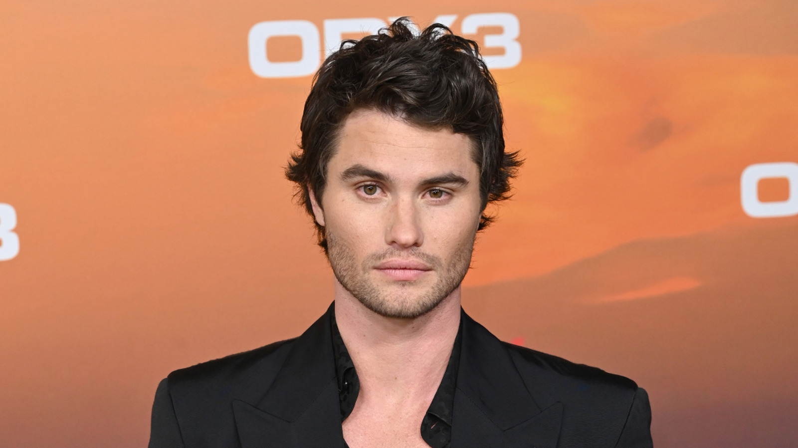 Chase Stokes Joins AMC NASCAR Series, Elizabeth Banks Cast In Magic School Bus Movie