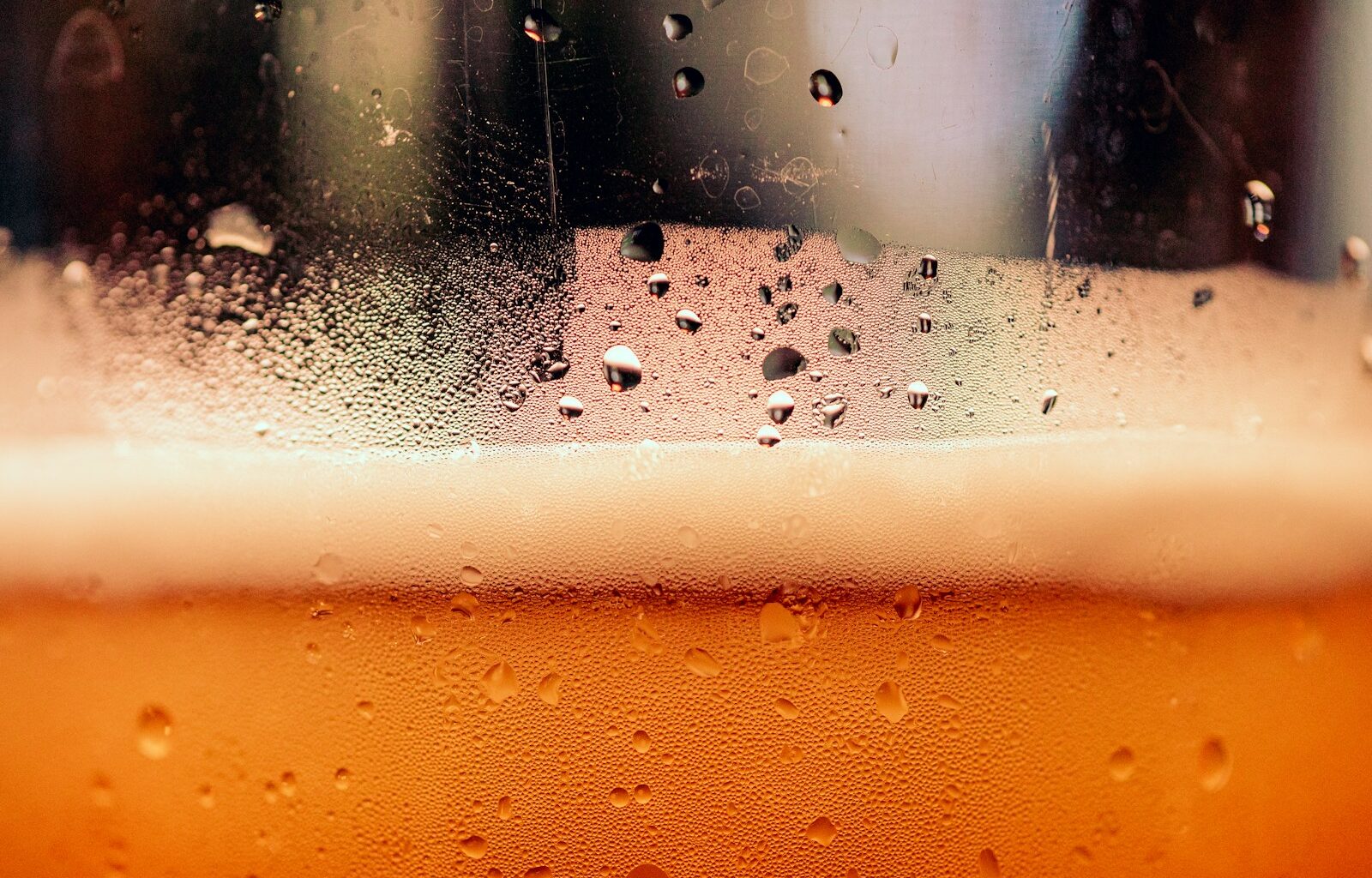 Calgary mayor calls out Alberta for increasing liquor prices