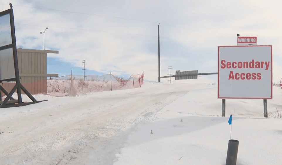 Click to play video: 'Residents of Maple Crest concerned over lack of ways to get into neighbourhood'
