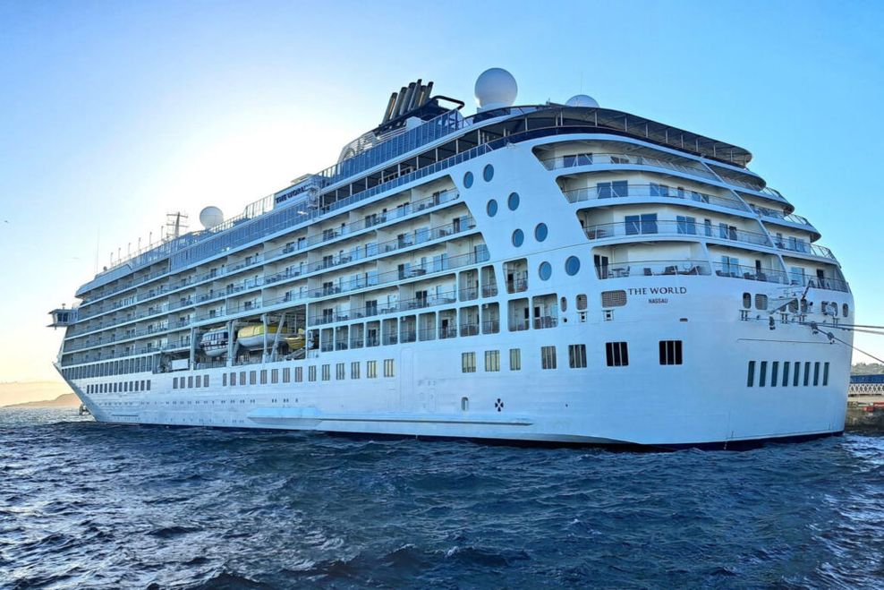 mega yacht