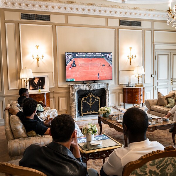 Roland-Garros 2026 : Le Meurice transforms a private suite into a Tennis Clubhouse