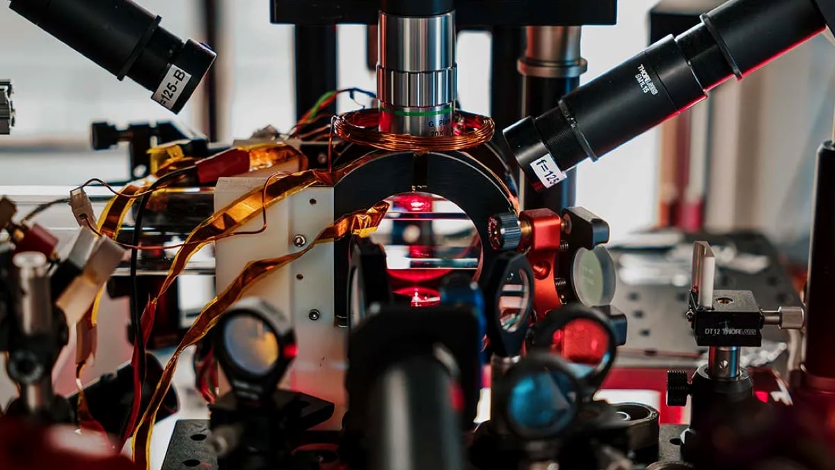 A Physicist Made a 'Mini Universe' in The Lab to Check Time Really Exists : ScienceAlert