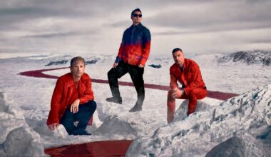 Album Review: Muse Wow Us Into Submission on 'The Wow! Signal'