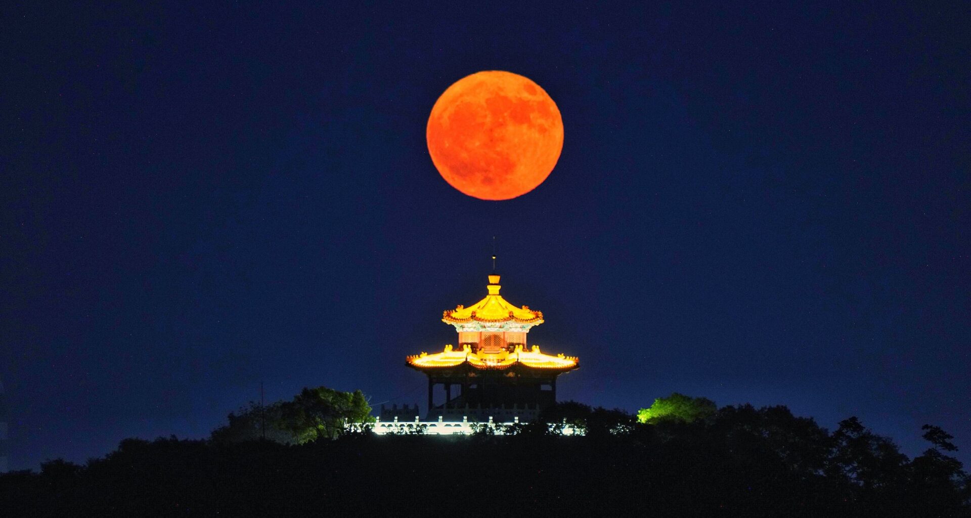 The Strawberry Moon rises June 29. Here's what to expect from June's full moon
