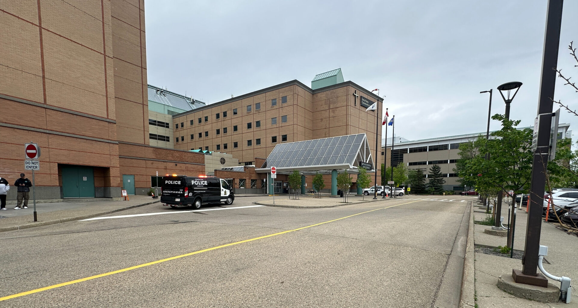 Edmonton police say bomb threat at Grey Nuns hospital not credible