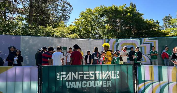 Hundreds line up for 1st day of FIFA World Cup Fan Fest in Vancouver - BC