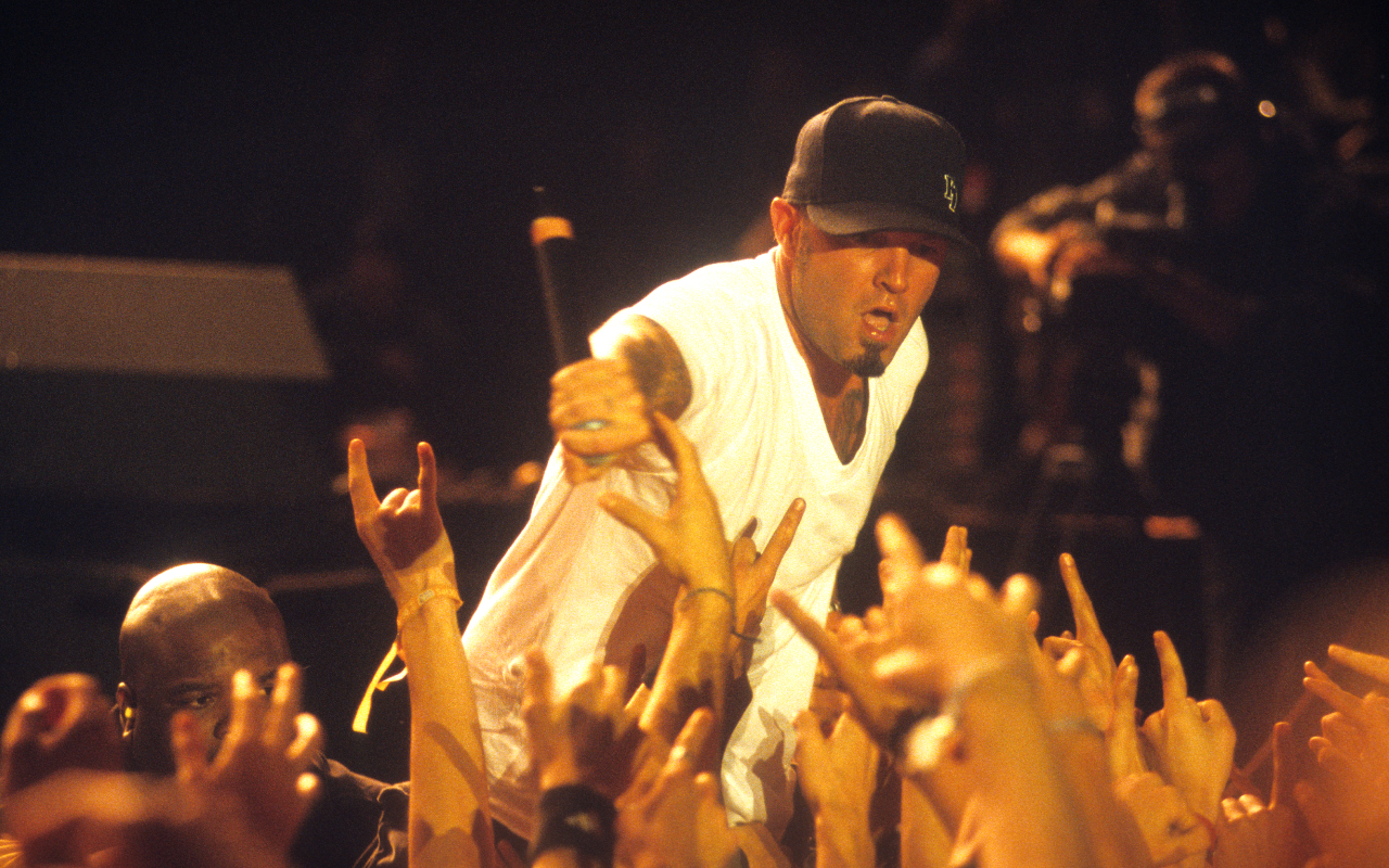 Fred Durst holding a mic into the crowd