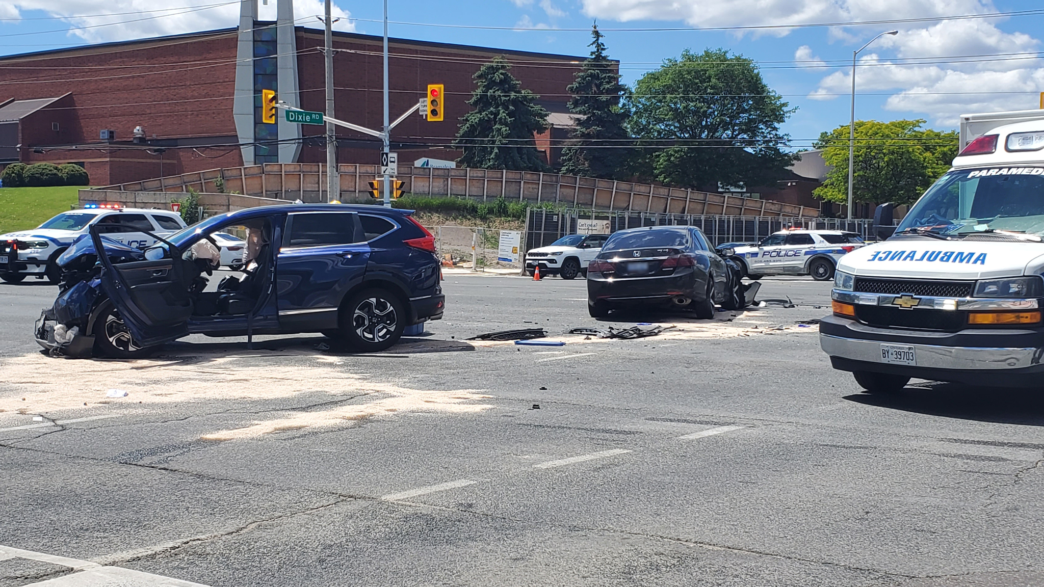 queen dixie road crash brampton