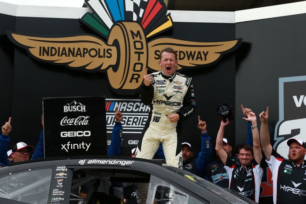 Race winner A.J. Allmendinger, Kaulig Racing Chevrolet