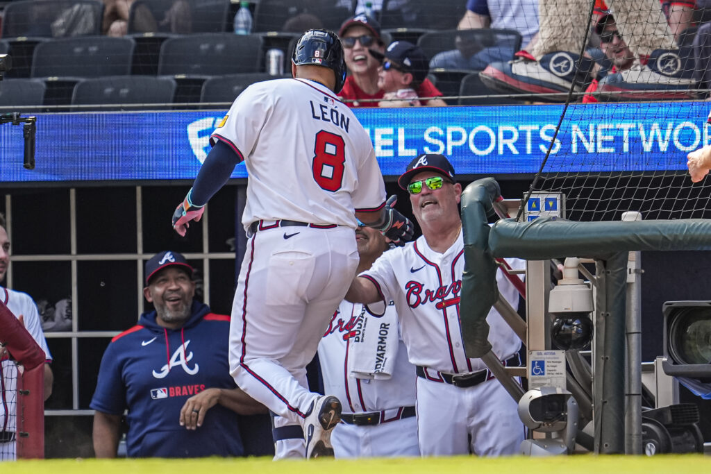 Braves Re-Sign Sandy León To Minor League Deal