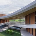 Songshan Lake Exhibition and Performance Centre / ZHA - Image 3 of 20