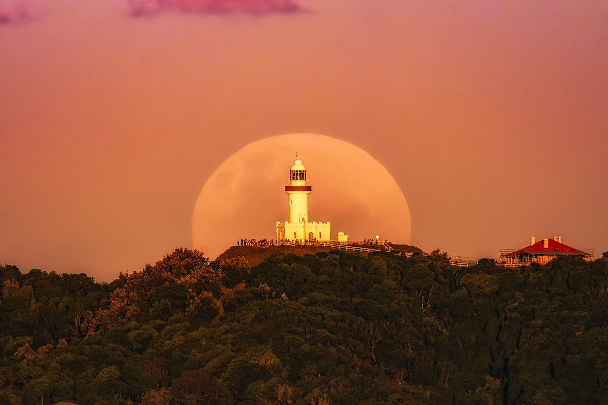This weekend – see the Strawberry Moon rise close to the scorpion's heart