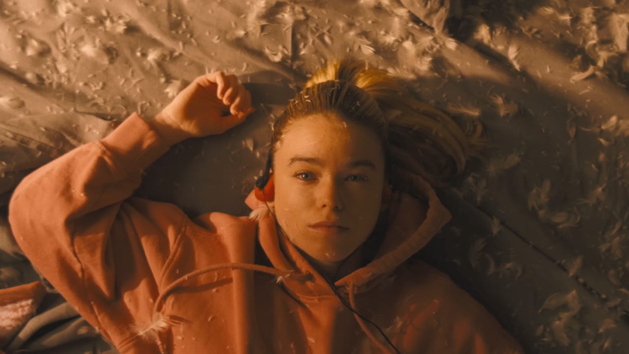 Supergirl Director Credits James Gunn for Song in Slow-Motion Fight Scene