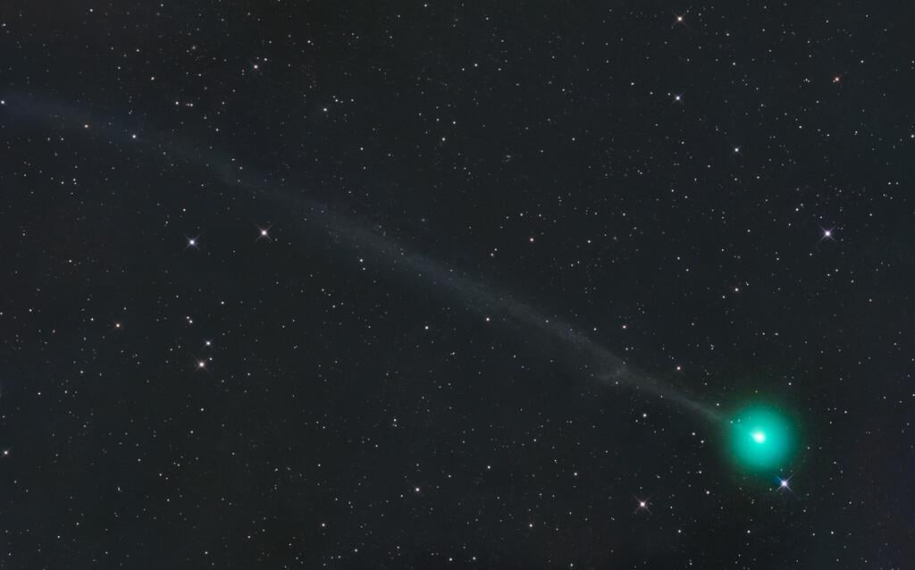 Comet 220/P McNaught, shortly after outburst. Credit: Gerald Rhemann.