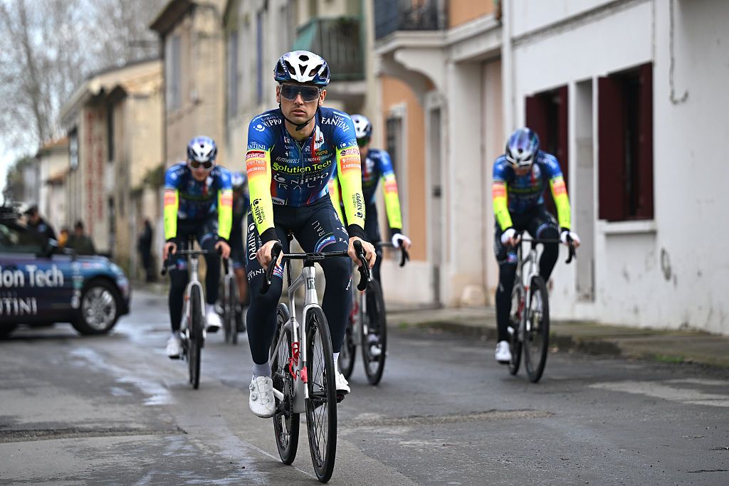 Du&scaron;an Rajović riding with his team before the Etoile de Besseges