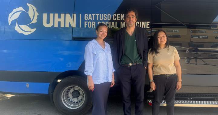 Toronto library, UHN offer mobile health clinic to reach most vulnerable - Toronto