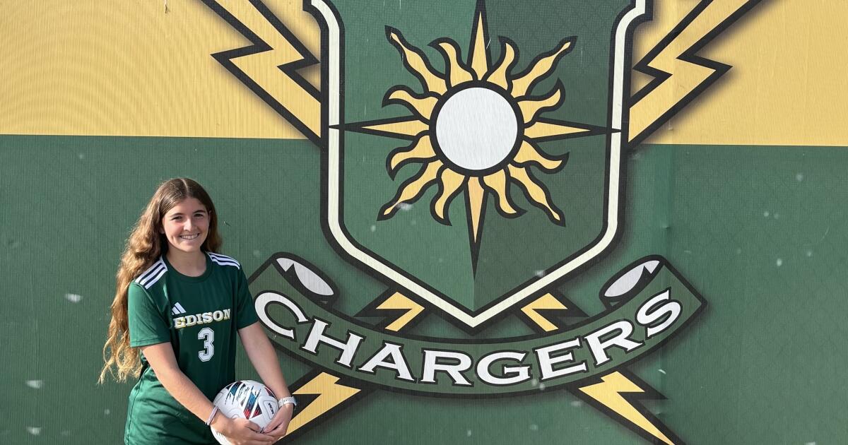 Edison girls' soccer player enjoys the first USA Deaf development camp