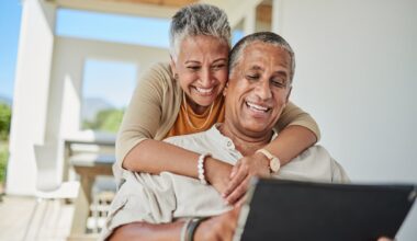Couple in retirement looking at a laptop.