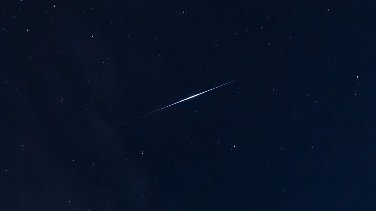 a bright streak of light against a background of stars.