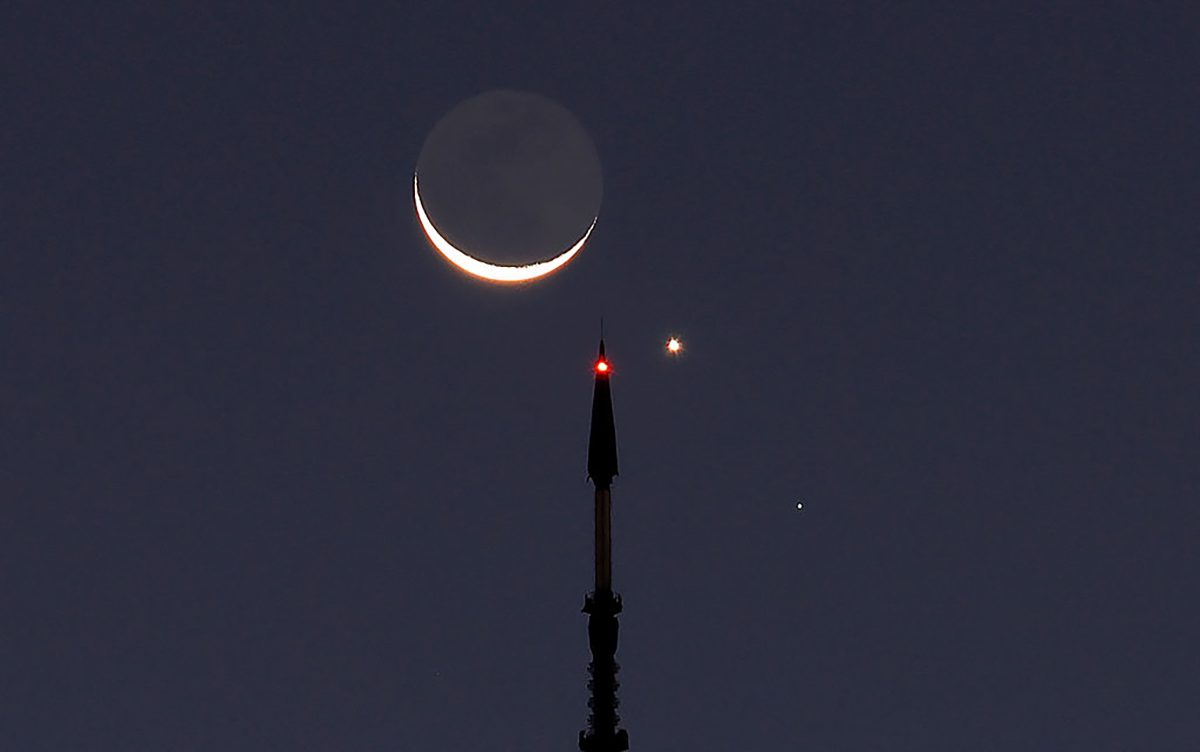 Venus and the crescent Moon. Credit: Gary Hershorn&nbsp;/&nbsp;Contributor