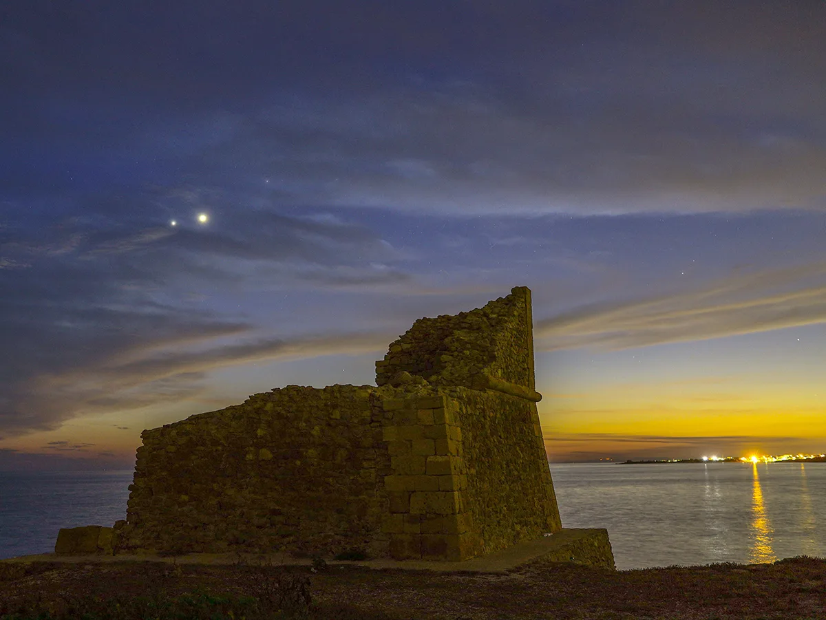 Giovanni Passalacqua captured this view of Venus and Jupiter from Punta Secca, Sicily, Italy, 8 June 2026 at 21:33 local time. Equipment: Canon EOS R DSLR camera, Sigma 35mm lens, Manfrotto tripod. Exposure: ISO 1000, f/2.2, 2.8s Software: Photoshop