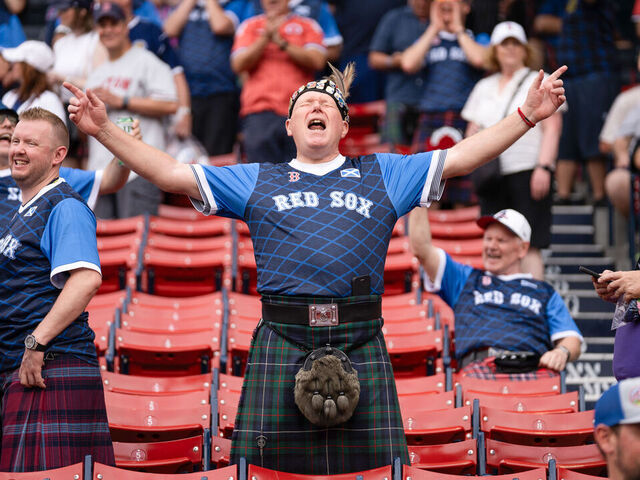 Soccer fans bring unique energy to MLB ballparks during Wor…