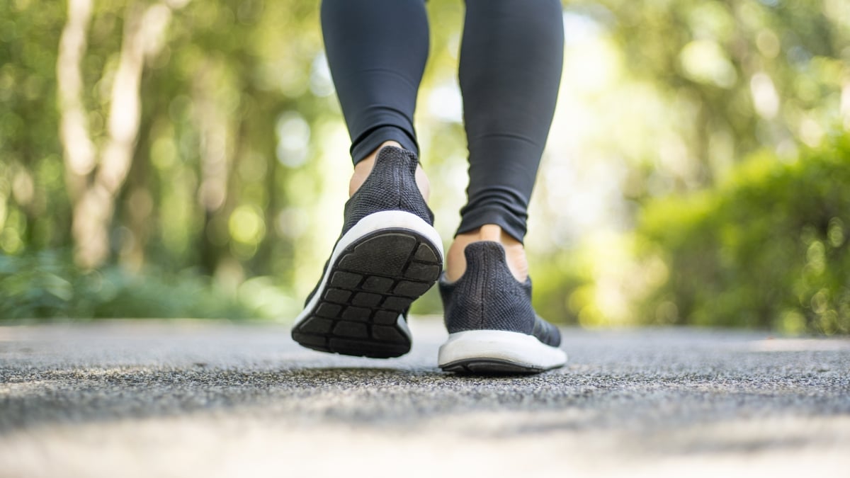 Study Reveals Optimal Number of Daily Steps to Offset Sitting Down : ScienceAlert