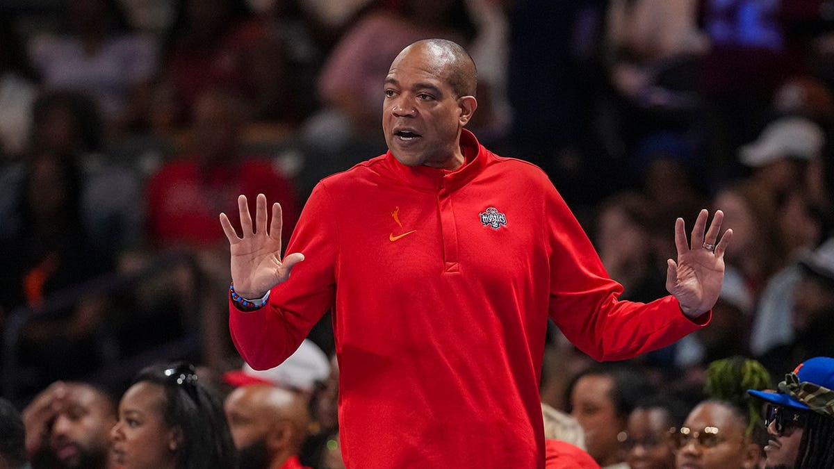 Washington Mystics head coach Sydney Johnson reacting during a basketball game