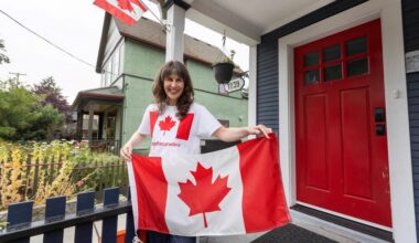 Victoria woman aims to get country singing O Canada together