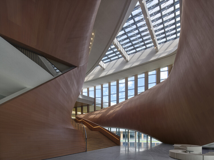 ZHA's Songshan Lake Exhibition and Performance Center Opens in Dongguanm, China - Image 10 of 20