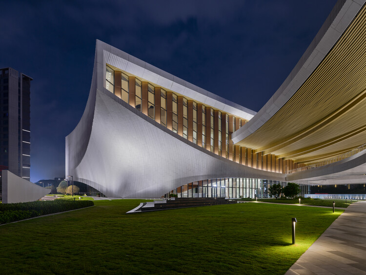 ZHA's Songshan Lake Exhibition and Performance Center Opens in Dongguanm, China - Image 19 of 20